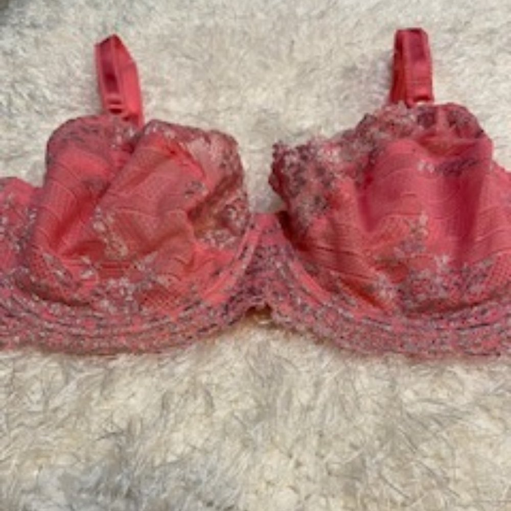 Wacoal Bubblegum Pink Lace Bra!  Adorable!